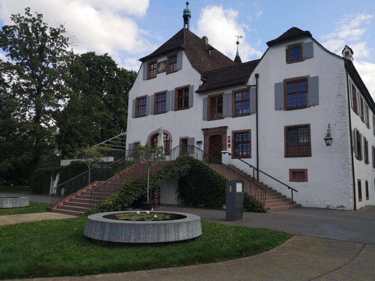 Hotel Im Schlosspark Binningen Extérieur photo