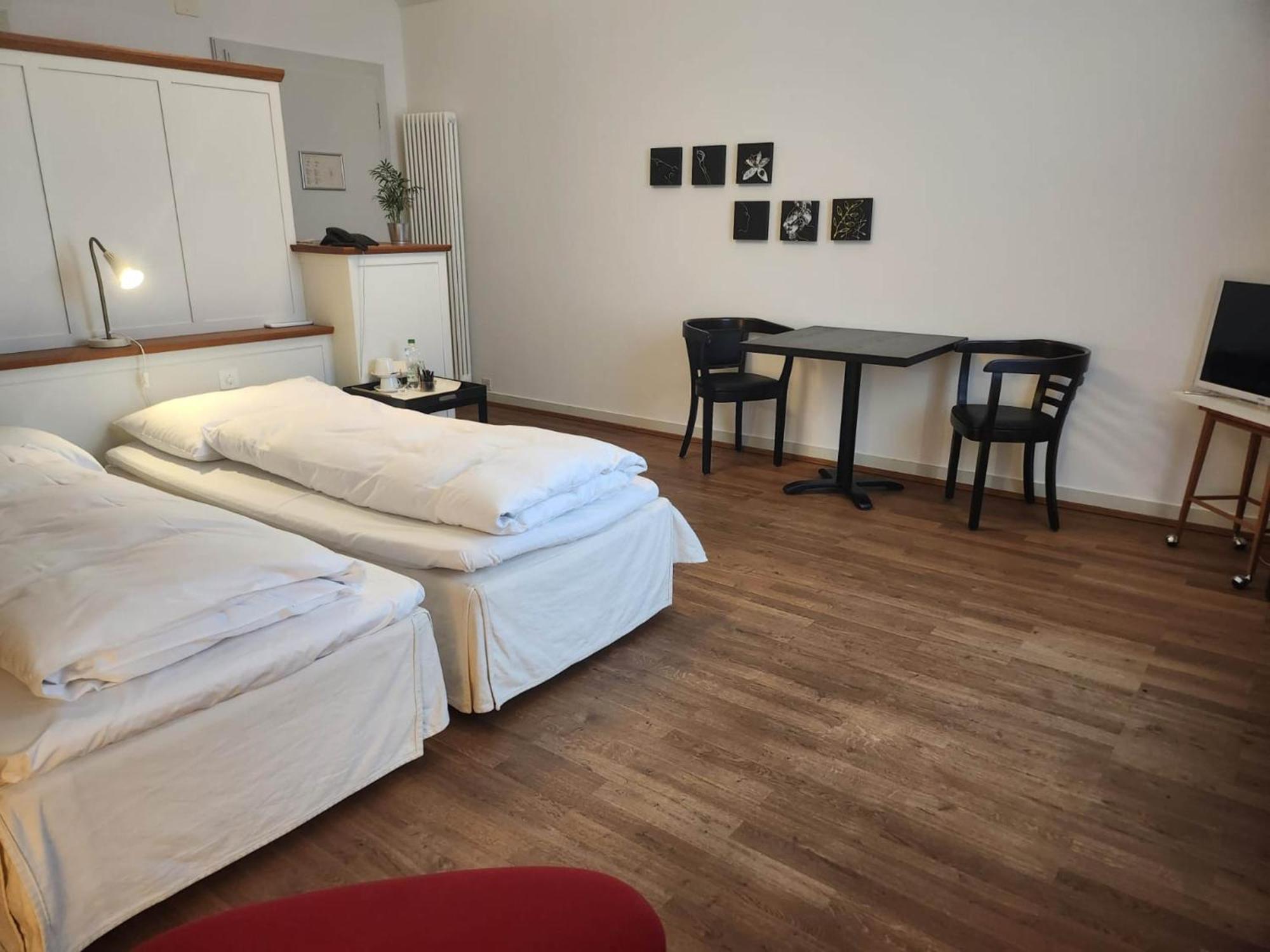 Hotel Im Schlosspark Binningen Extérieur photo