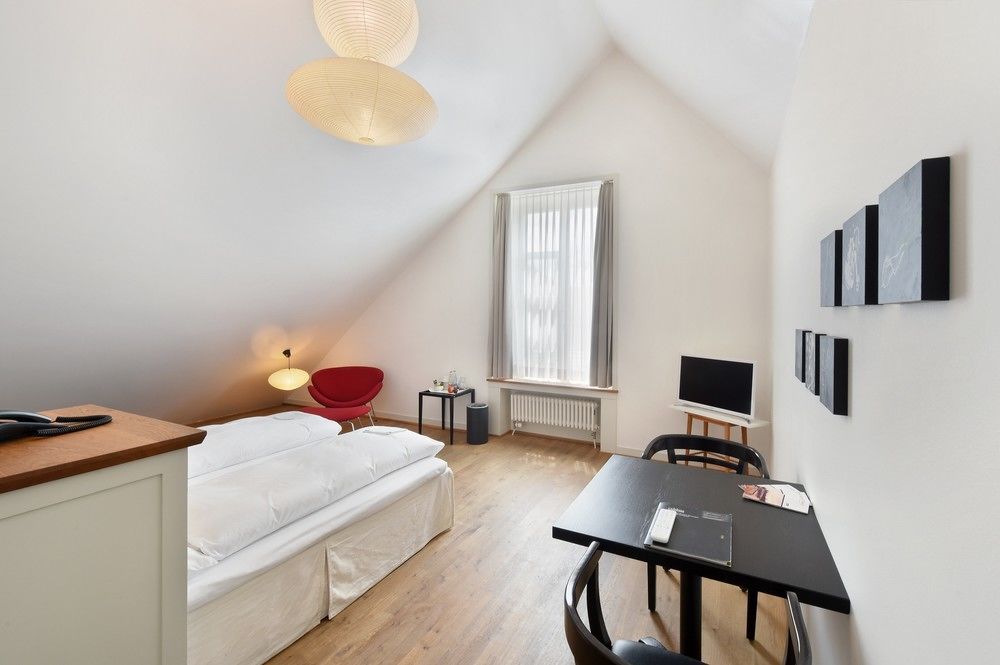 Hotel Im Schlosspark Binningen Extérieur photo
