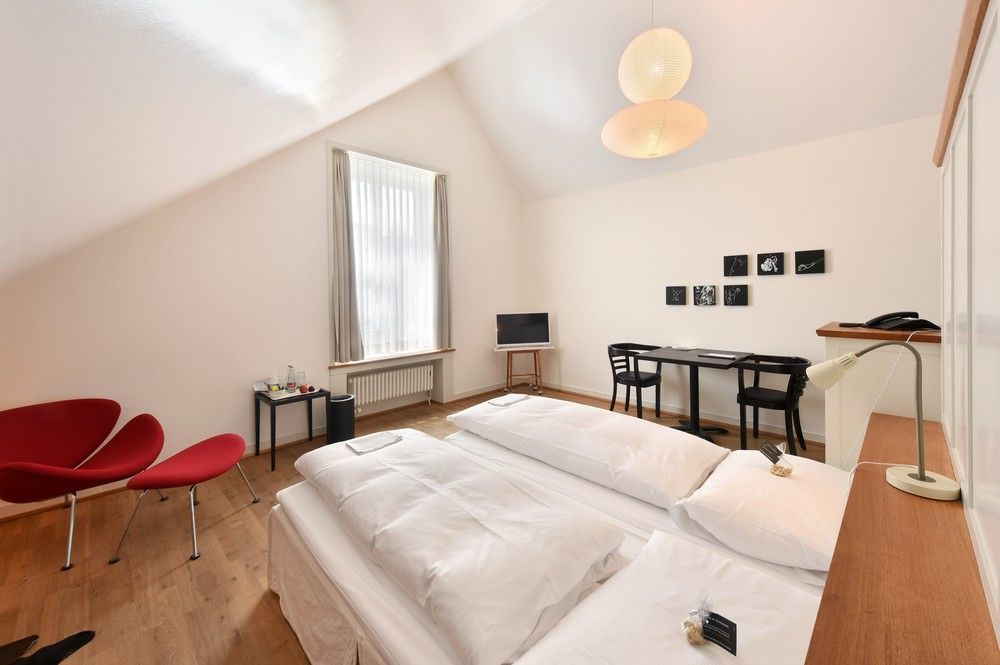 Hotel Im Schlosspark Binningen Extérieur photo